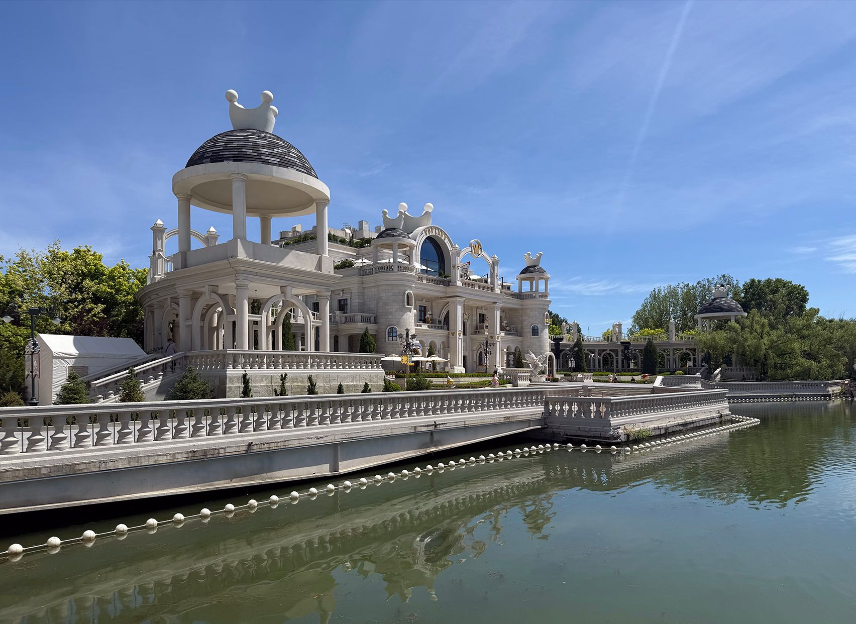 POP LAND mansion