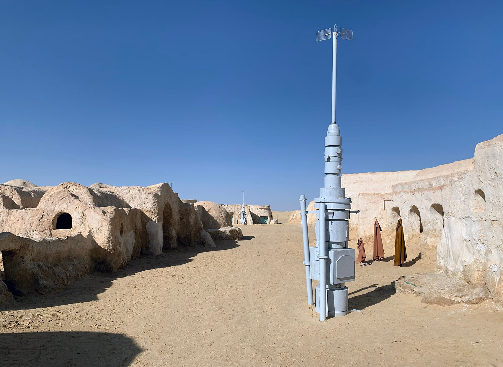 Mos Espa antenna and village